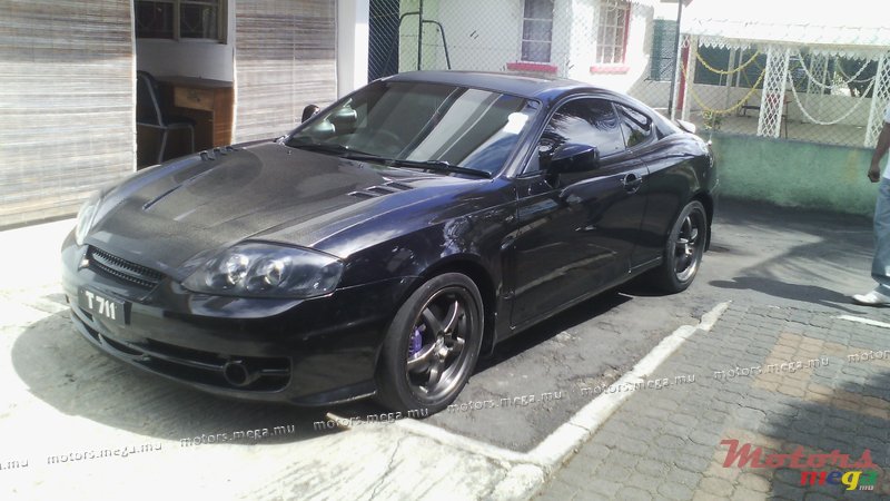 2004' Hyundai Coupe photo #1