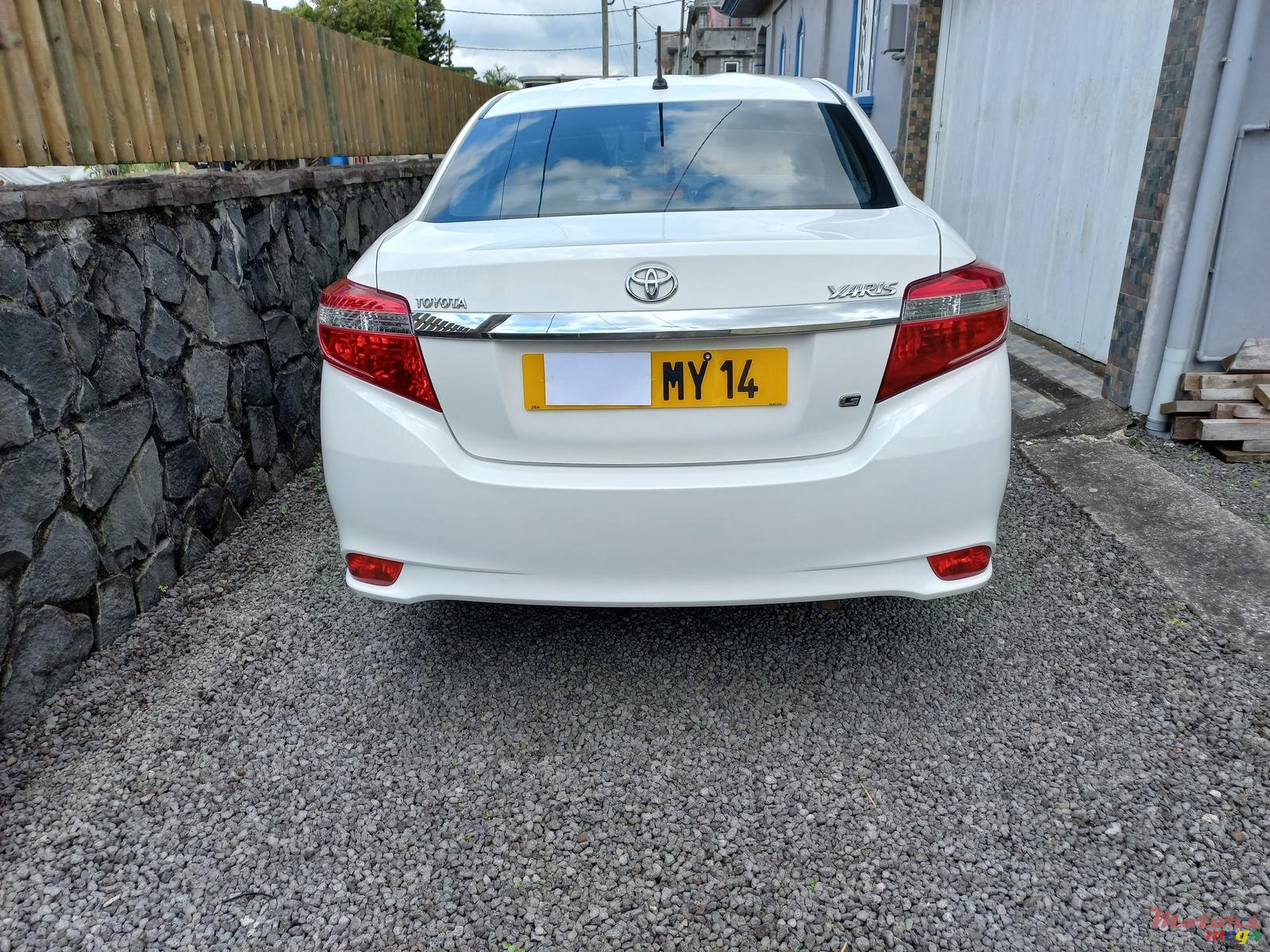 2014' Toyota Yaris Manual 1300cc photo #6