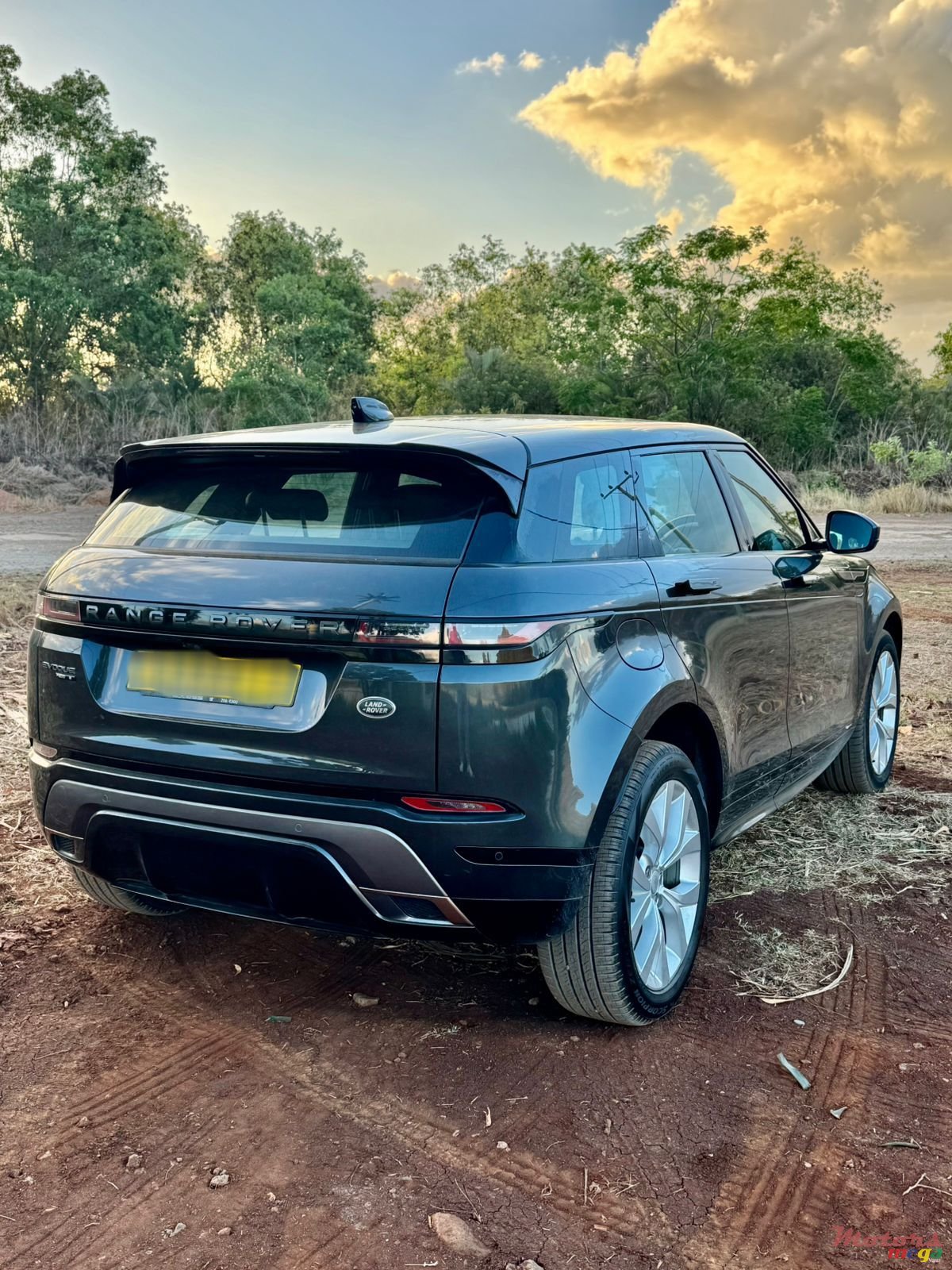 2019' Land Rover Range Rover Evoque photo #4