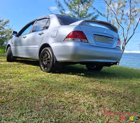 2005' Mitsubishi Lancer photo #2