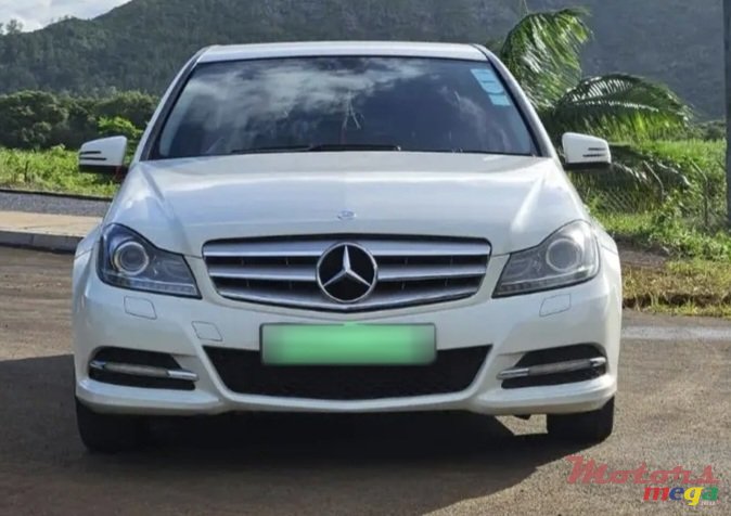 2011' Mercedes-Benz C 180 Avantgarde photo #1