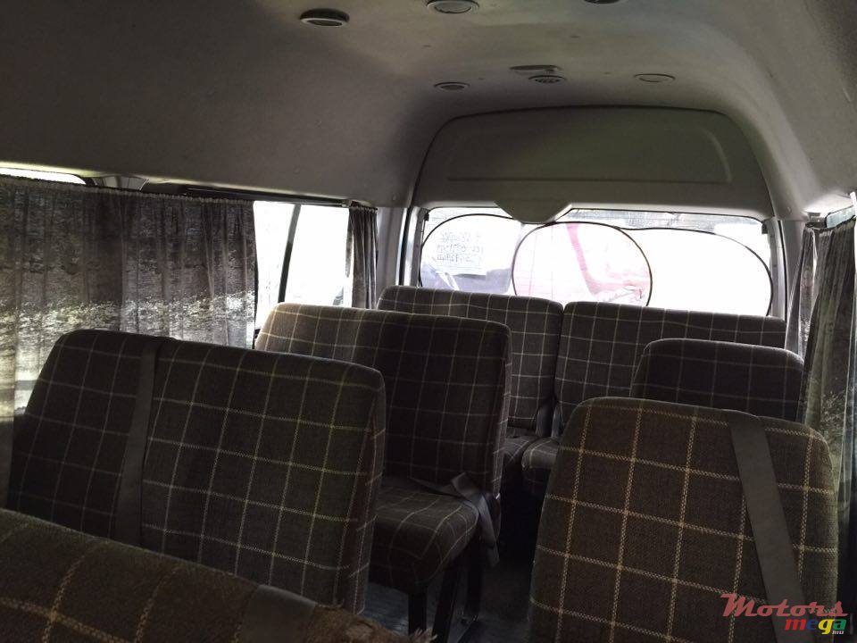 2005' Toyota HiAce photo #4