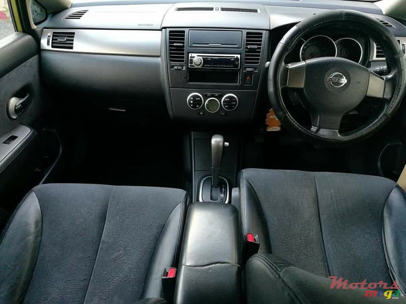 2005' Nissan Tiida Hatchback photo #4