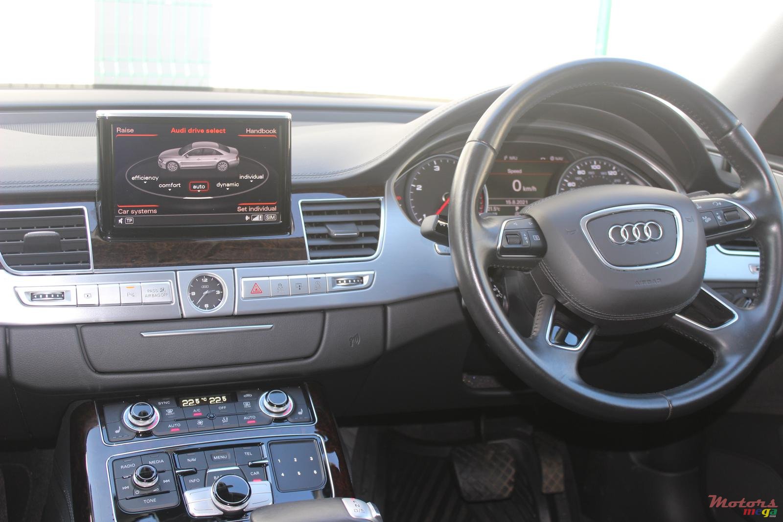 2015' Audi A8 photo #4