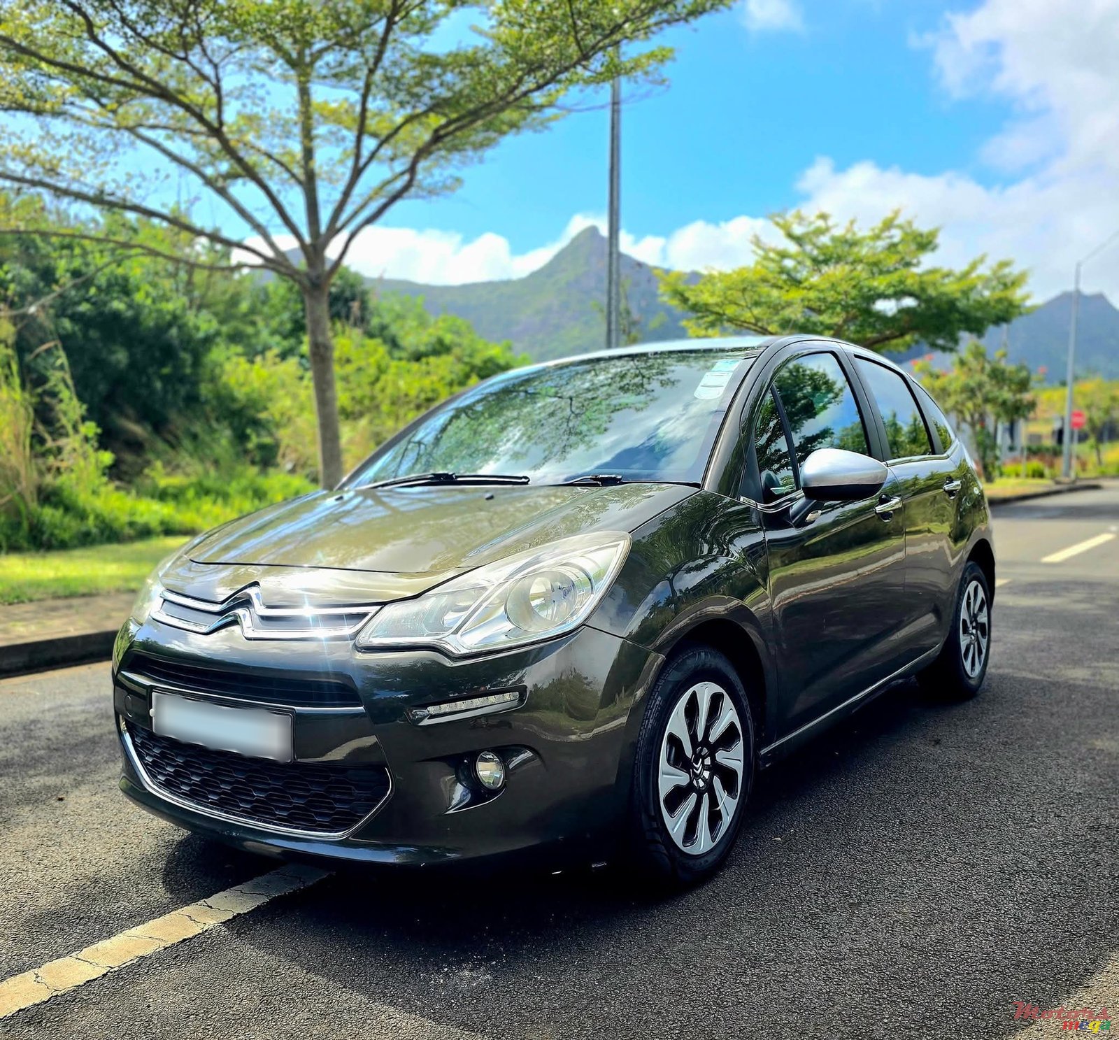 2014' Citroen C3 1.6 Turbo Diesel photo #3