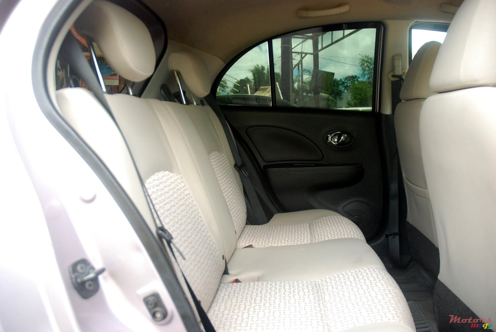 2010' Nissan March AK13 'G' photo #5