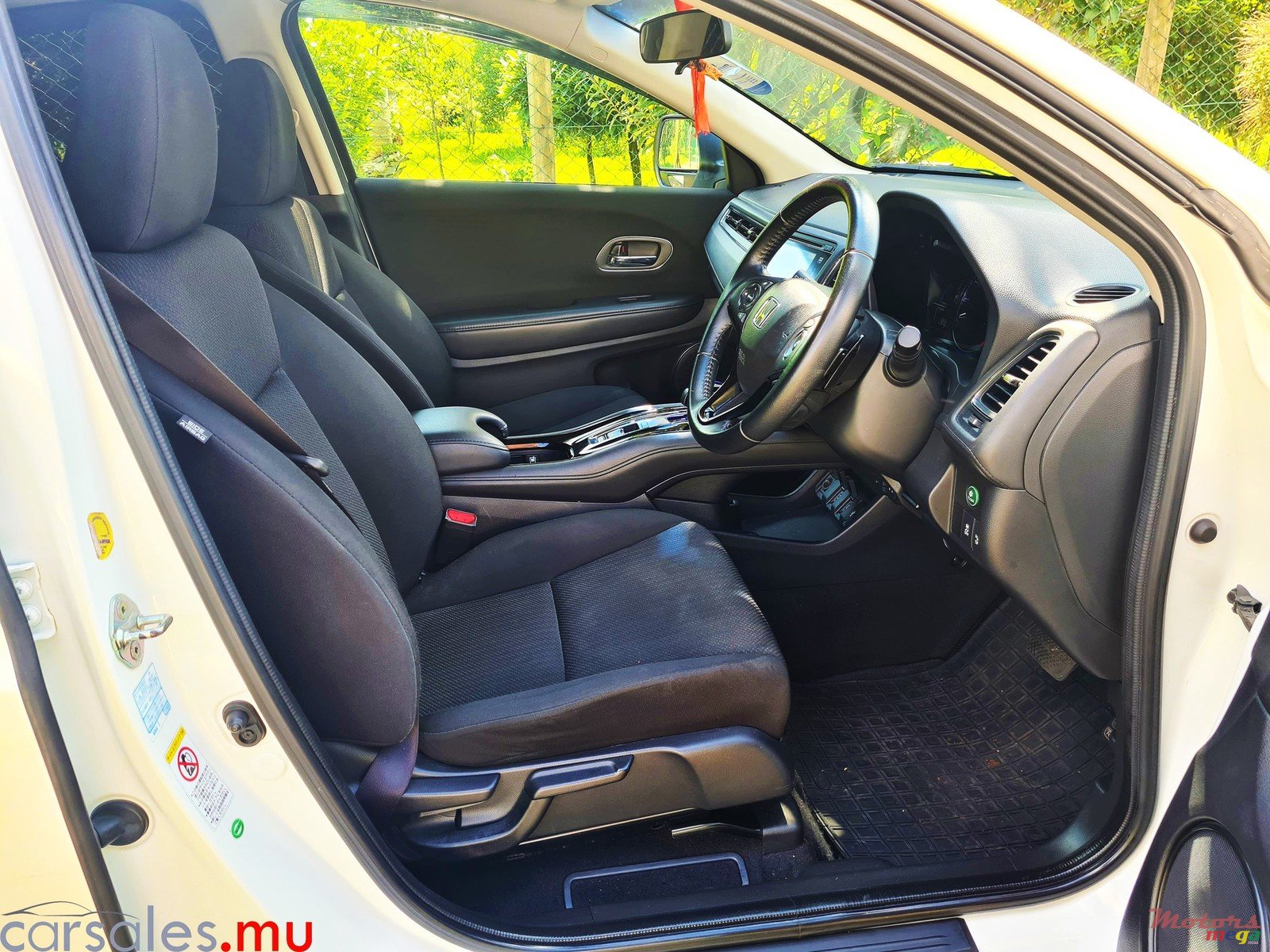 2014' Honda Vezel S 1.5 Hybrid photo #6