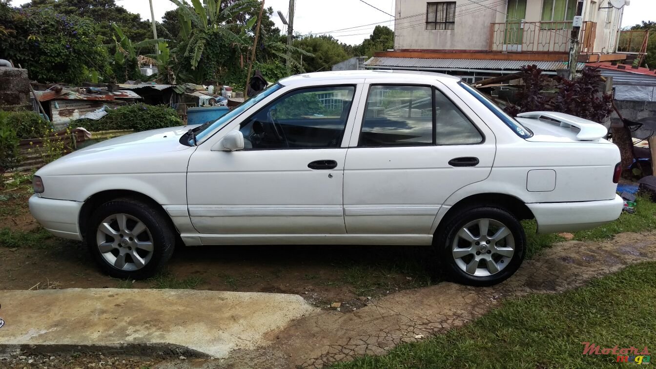 1993' Nissan Sunny photo #1