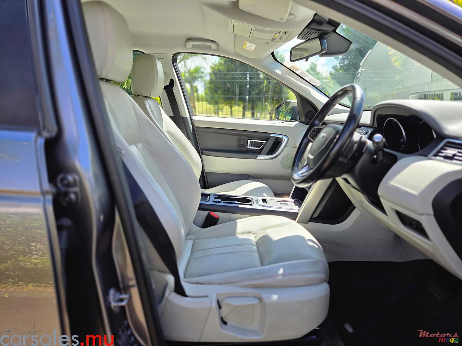 2015' Land Rover Discovery Sport SE SI4 7 Seater photo #5