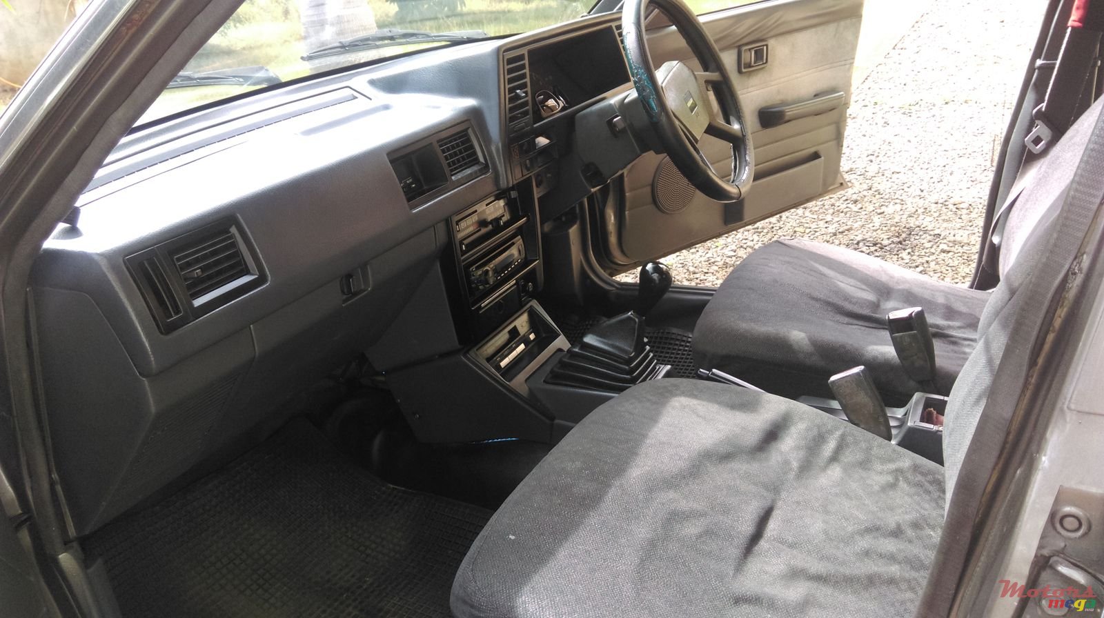 1990' Nissan Sunny photo #2