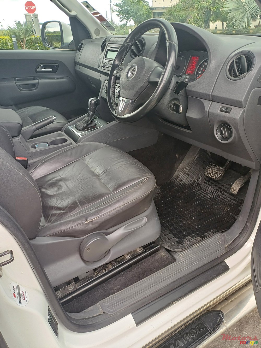 2014' Volkswagen Amarok TDI 4Motion photo #5