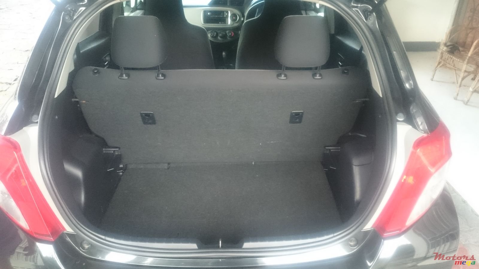 2011' Toyota Vitz photo #5