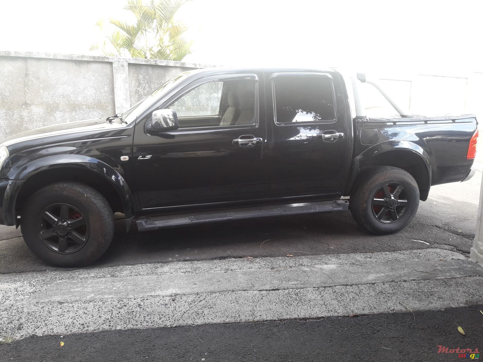 2005' Isuzu D-Max LS photo #2