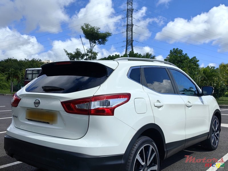 2015' Nissan Qashqai 1.6d CVT Acenta photo #2