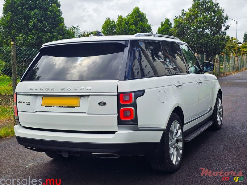 2020' Land Rover Range Rover Vogue SE P400e 2.0 Hybrid photo #4