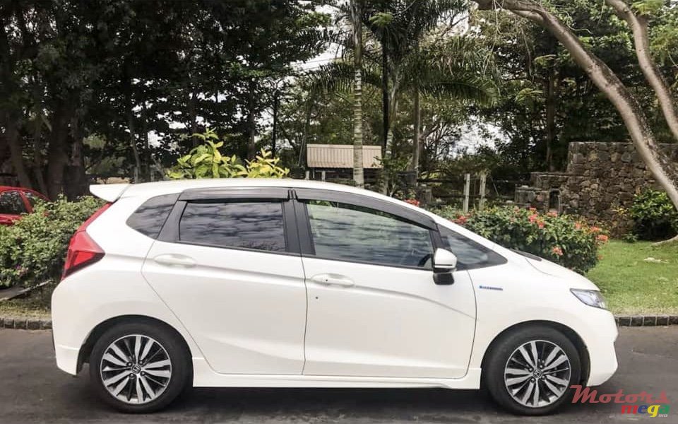 2014' Honda Fit Hybrid S Package photo #2