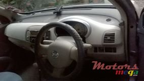 2004' Nissan photo #1