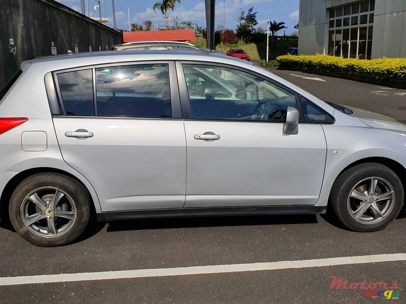 2012' Nissan Tiida photo #1