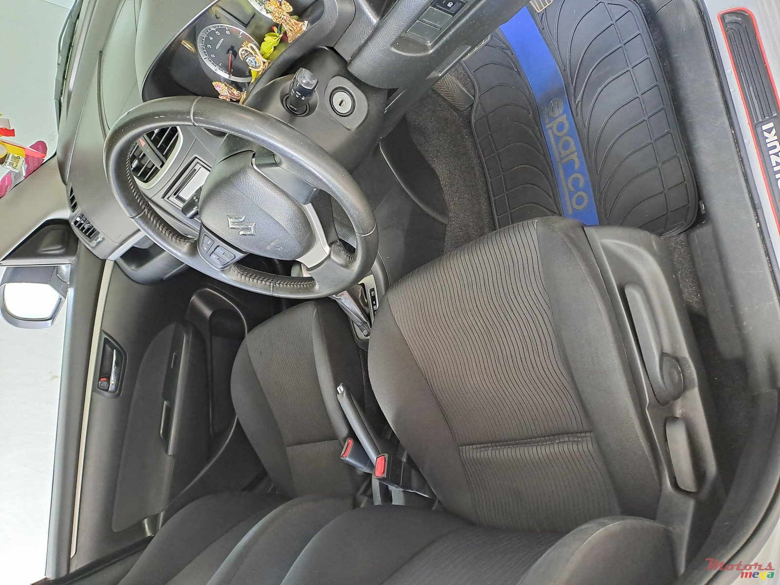 2012' Suzuki Swift photo #5