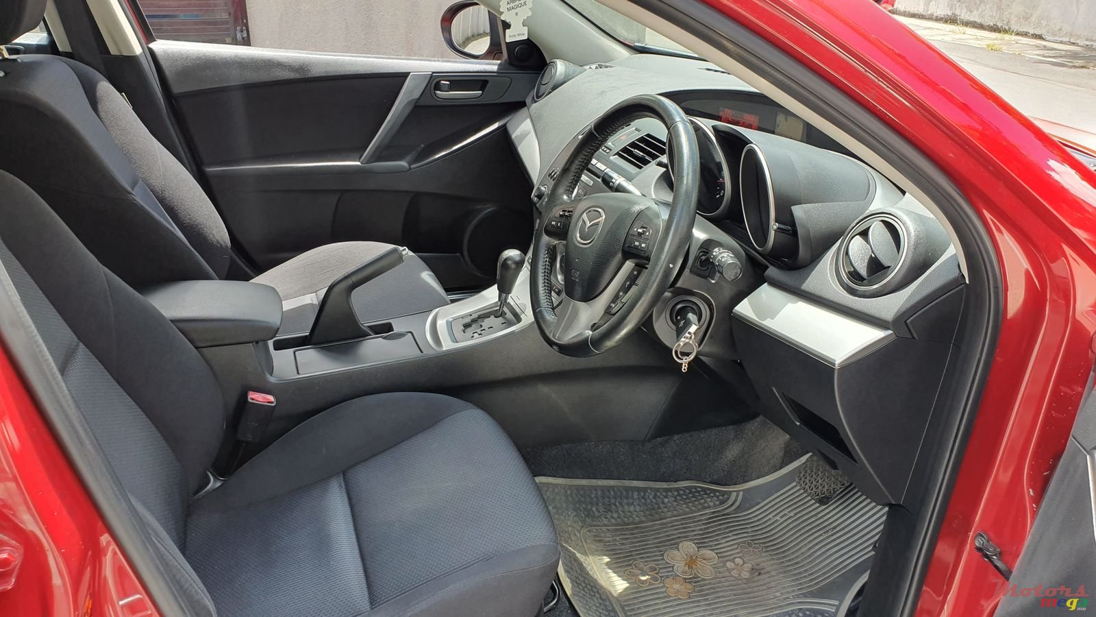 2011' Mazda 3 photo #6