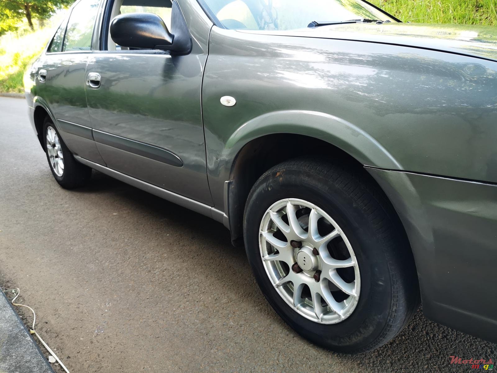 2011' Nissan Sunny photo #7