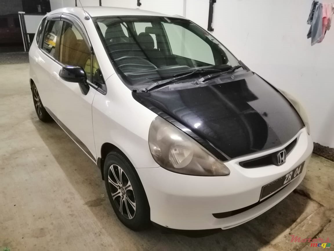 2004' Honda Fit photo #1