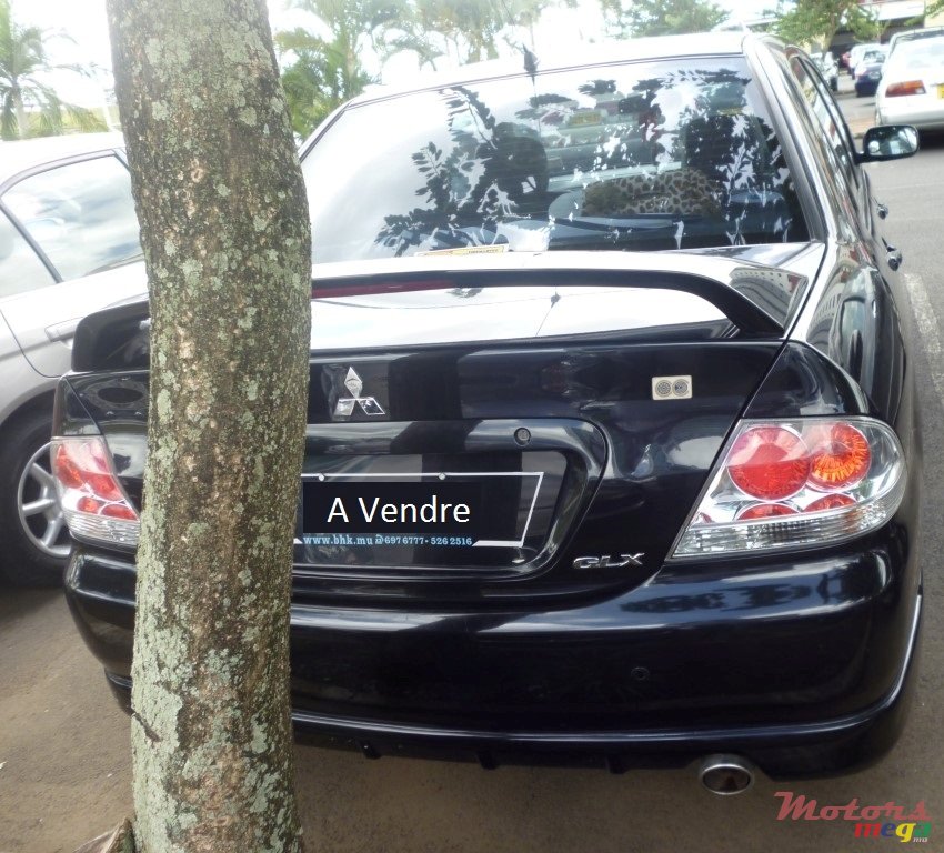 2005' Mitsubishi Lancer GLX photo #2