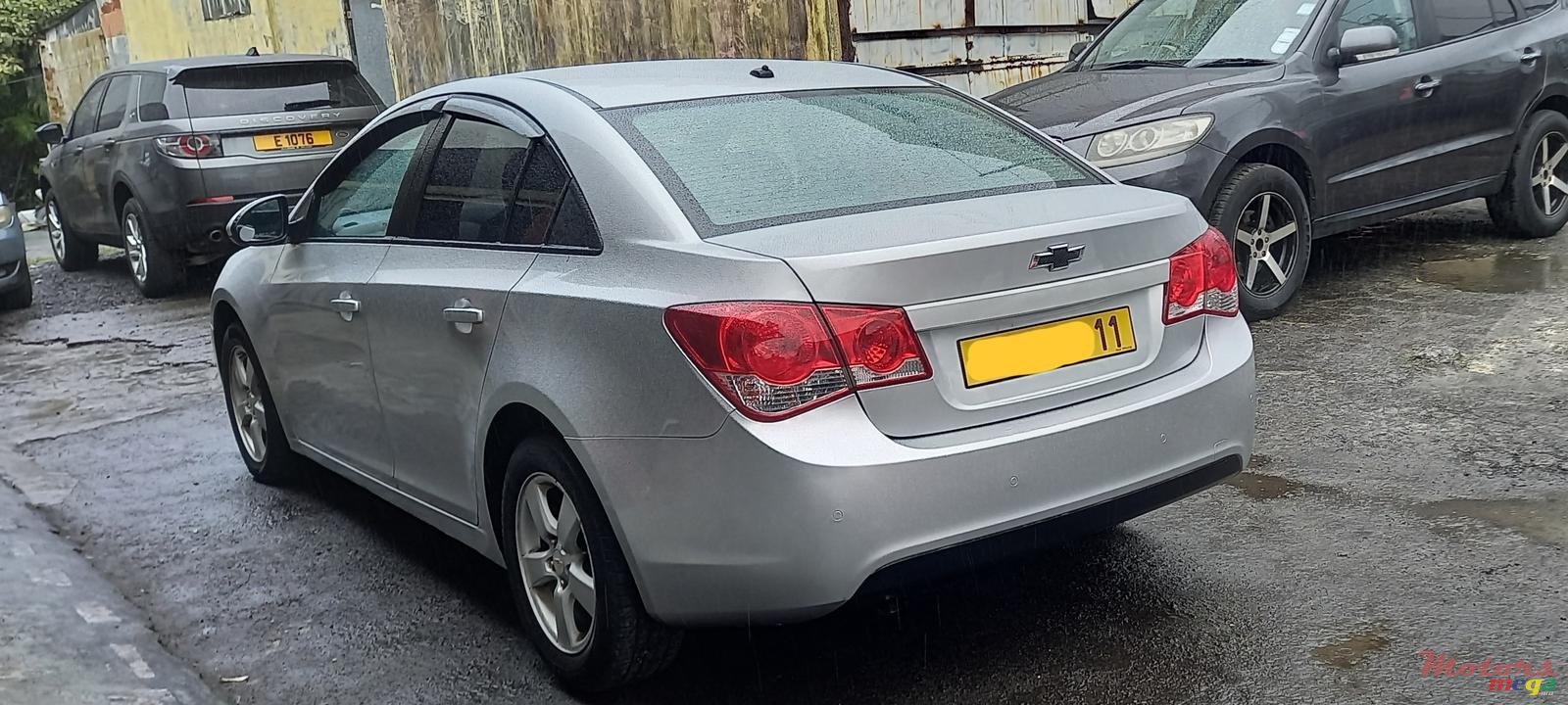 2011' Chevrolet Cruze photo #3