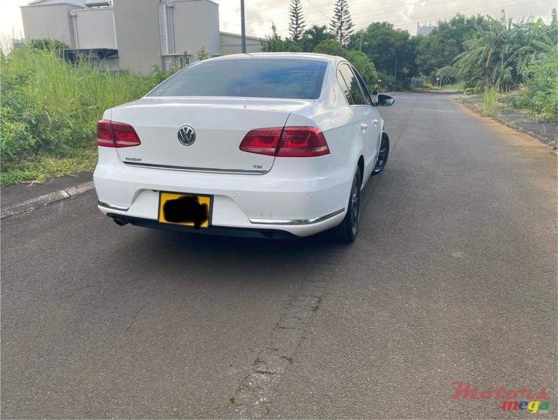 2012' Volkswagen Passat photo #4