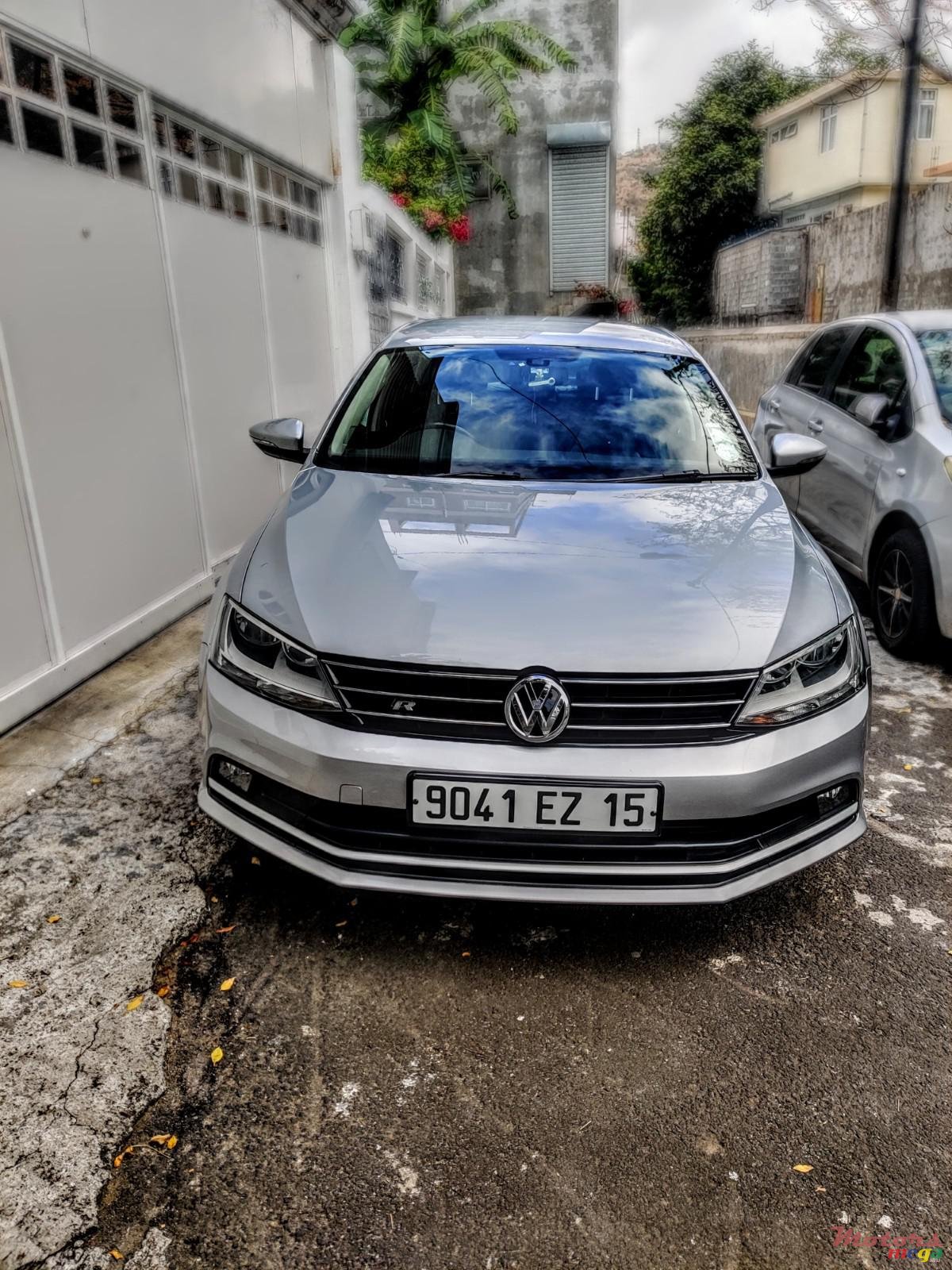 2015' Volkswagen Jetta TSI R-Line photo #4