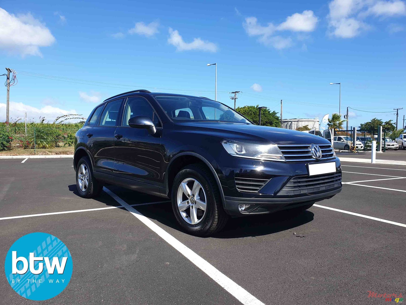 2014' Volkswagen Touareg AWD - V6 photo #1