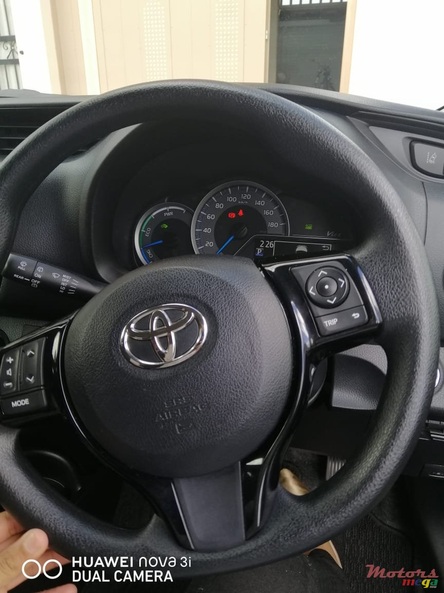 2017' Toyota Vitz photo #4