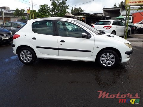 2001' Peugeot 206 photo #2