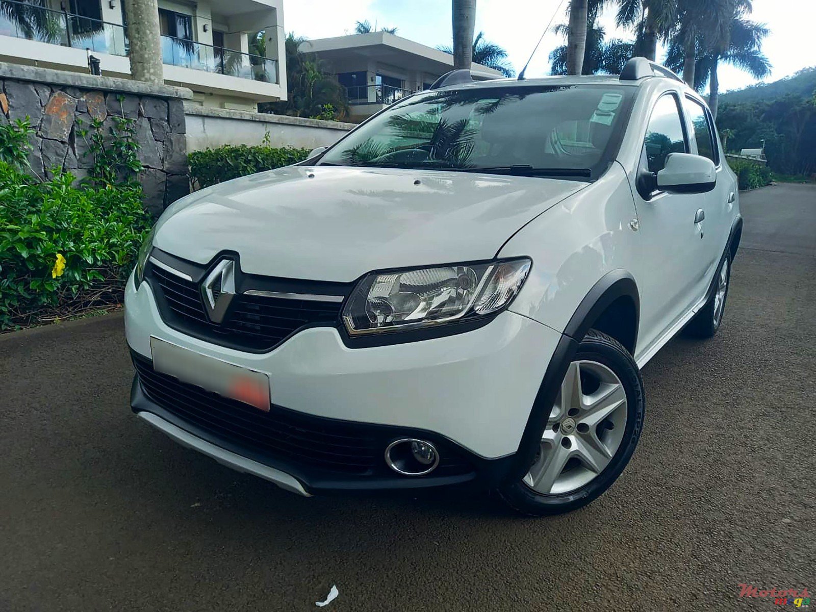 2017' Renault Sandero StepWay 0.9T photo #1