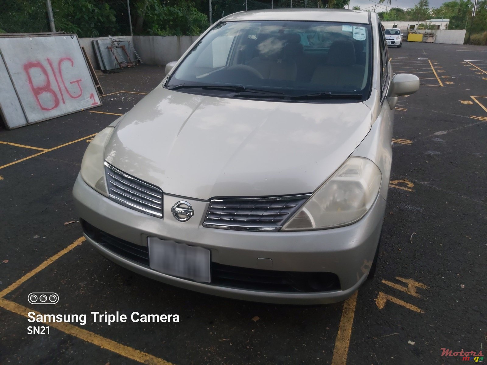 2006' Nissan Tiida photo #1