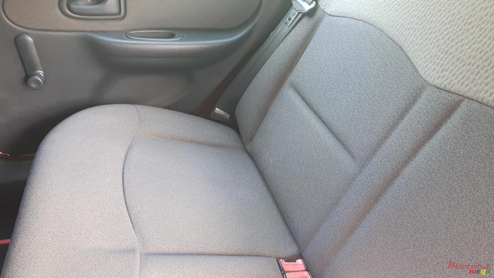 2005' Renault Clio photo #2