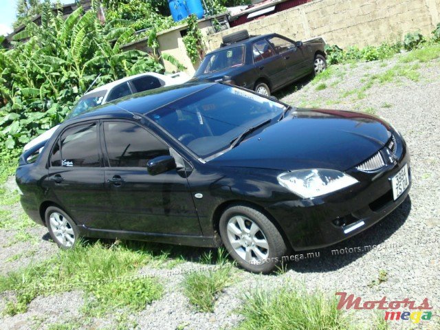 2004' Mitsubishi Lancer photo #1