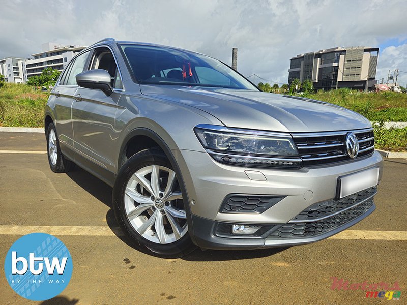 2019' Volkswagen Tiguan Highline photo #1