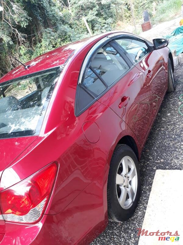 2010' Chevrolet Cruze photo #7