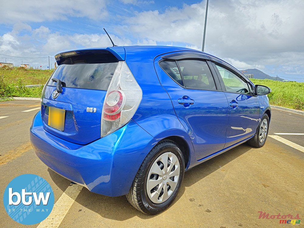 2013' Toyota Aqua photo #4