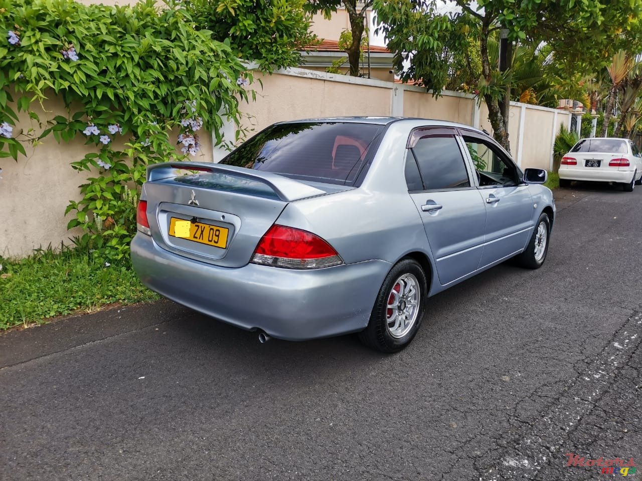 2009' Mitsubishi Lancer GLX photo #2