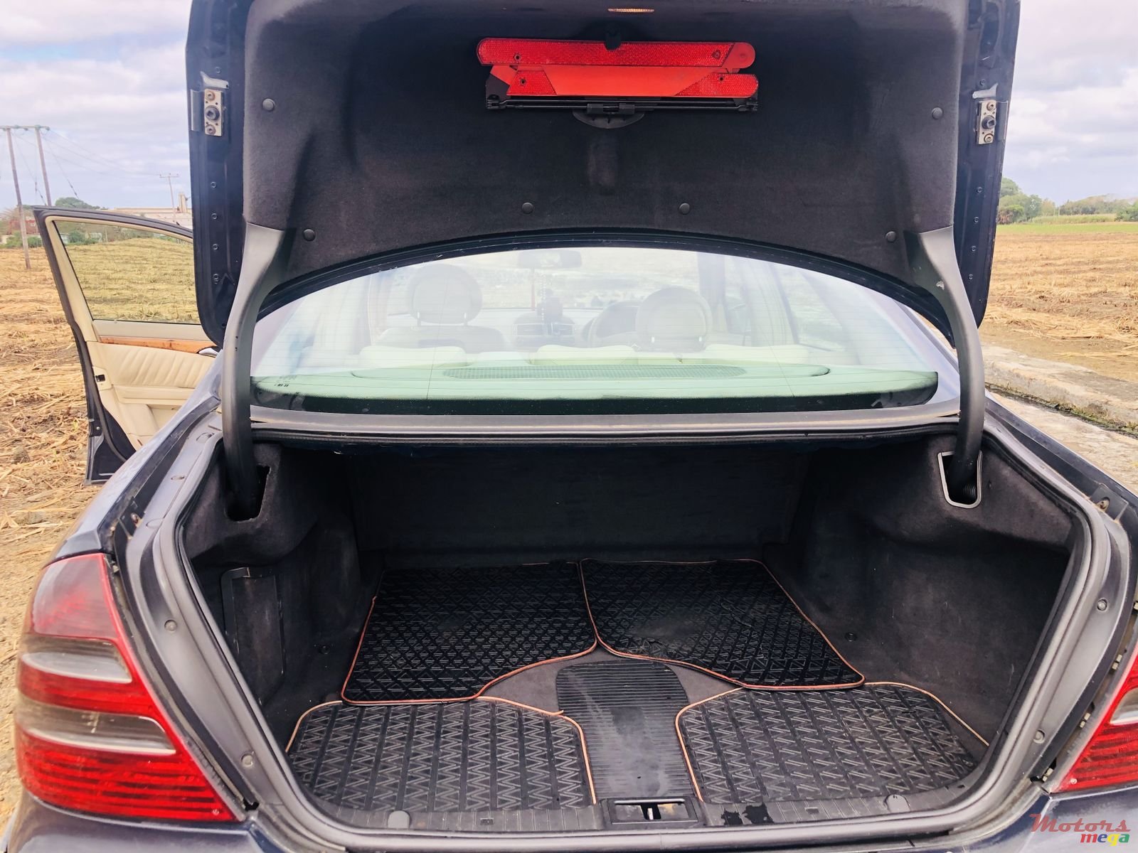 2004' Mercedes-Benz E-Class photo #5