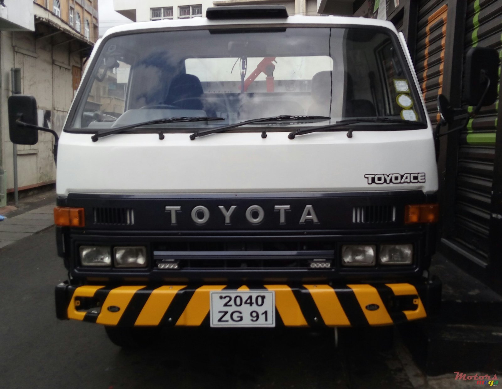 1991' Toyota Towing truck photo #1