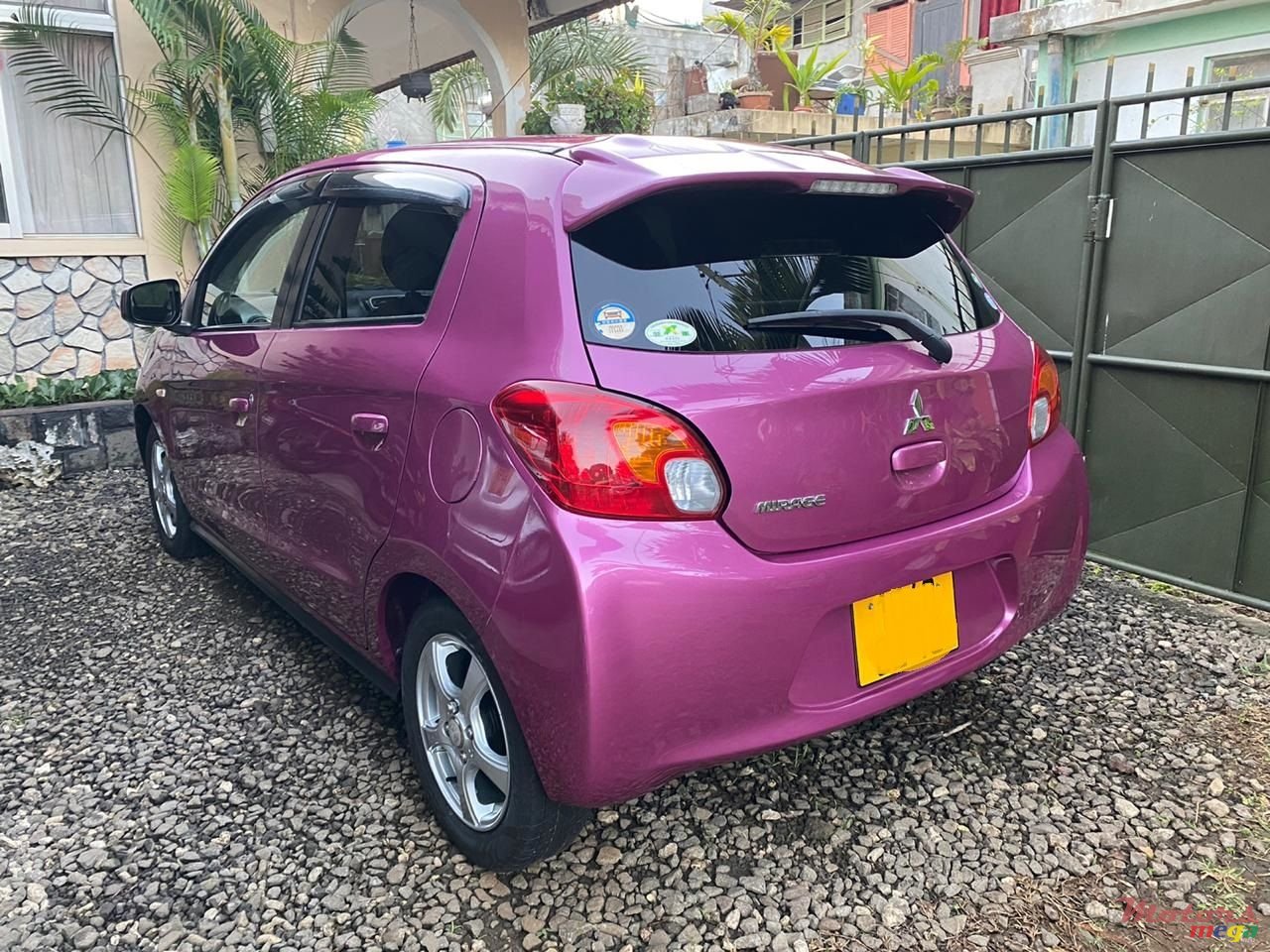 2013' Mitsubishi Mirage photo #3