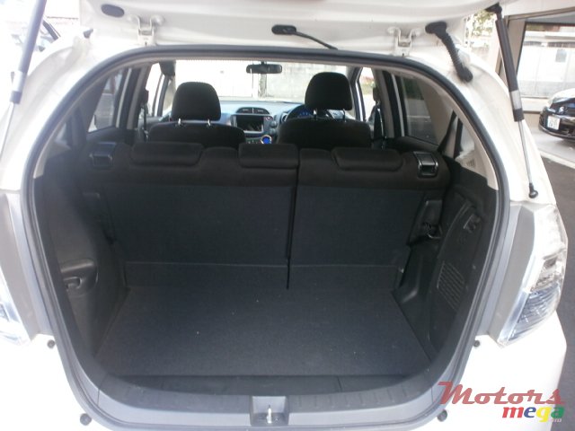 2013' Honda FCX Clarity fit hybrid photo #5