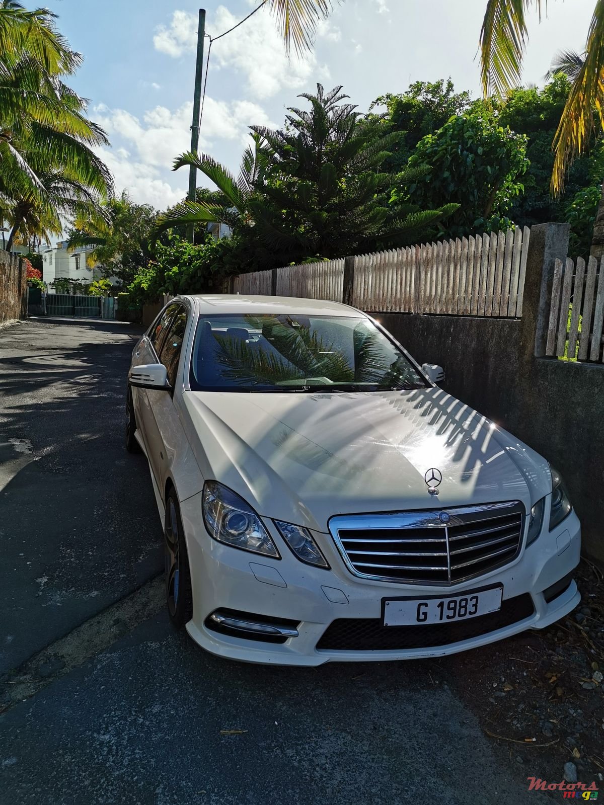 2012' Mercedes-Benz E-Class AMG trim E250 photo #1