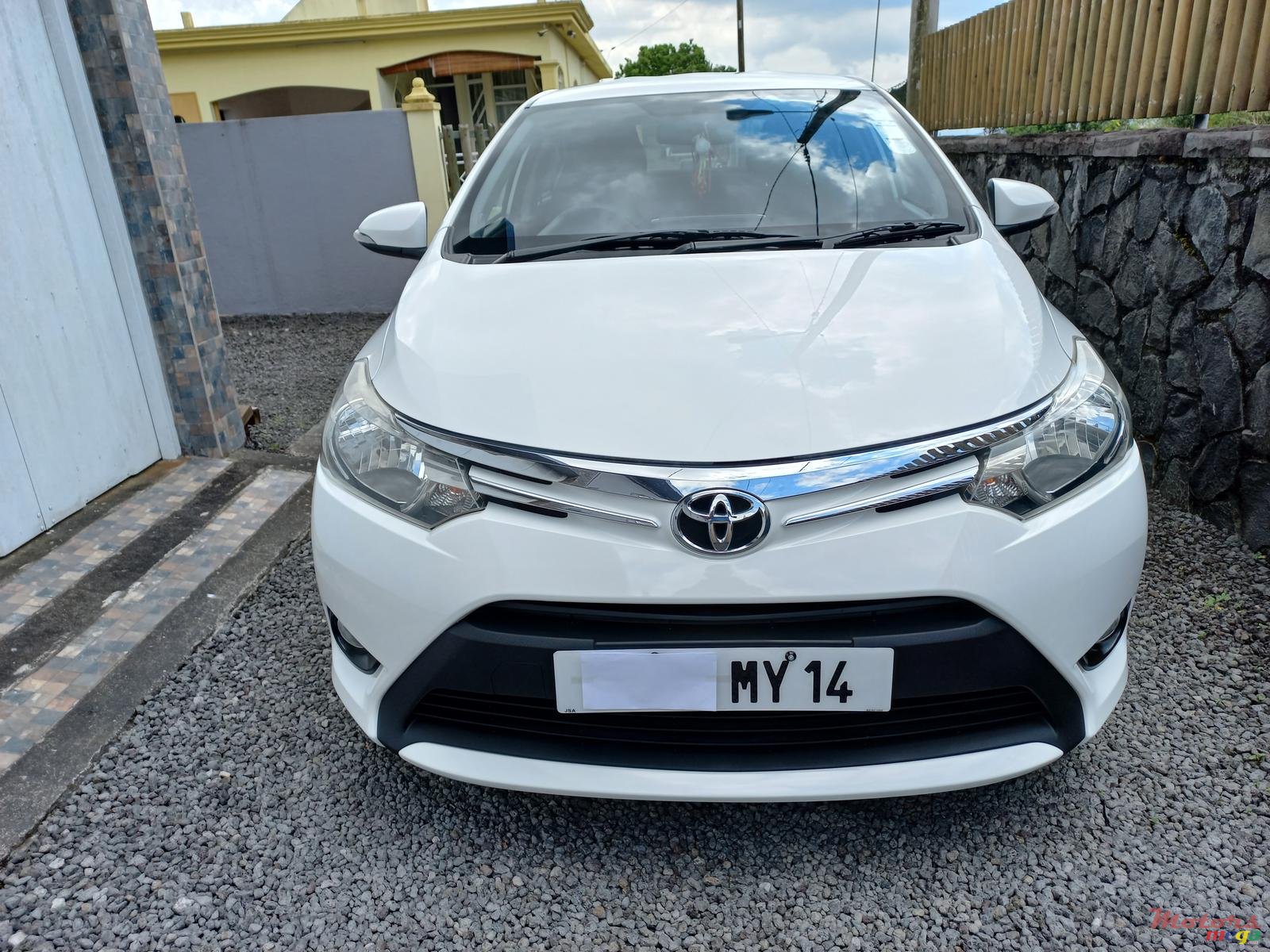 2014' Toyota Yaris Manual 1300cc photo #7