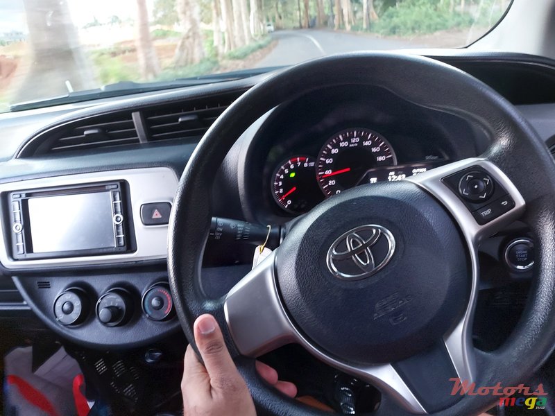2014' Toyota Vitz photo #3