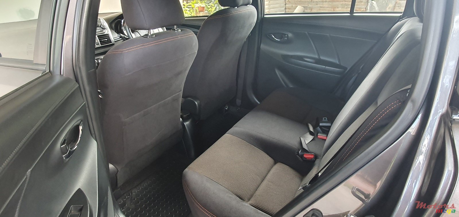 2015' Toyota Yaris photo #6