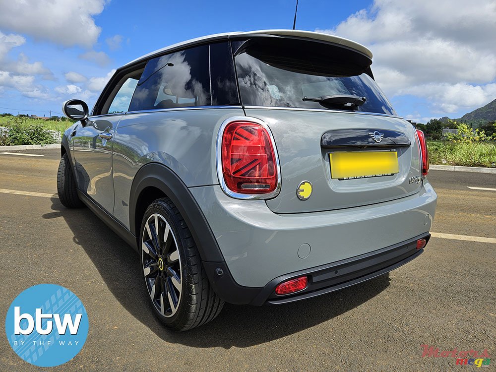 2022' MINI Cooper SE photo #3